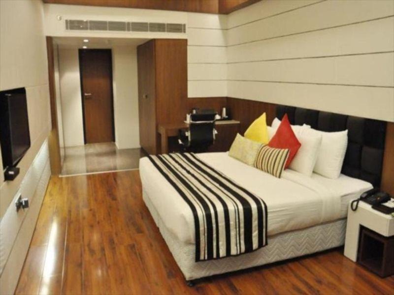 Hotel Gk International Чандигарх Экстерьер фото